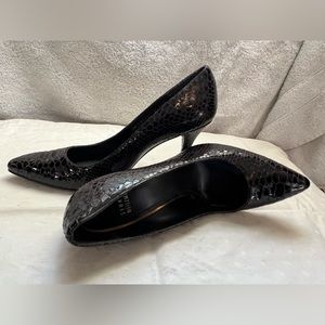 STUART WEITZMAN brown patent leather pumps